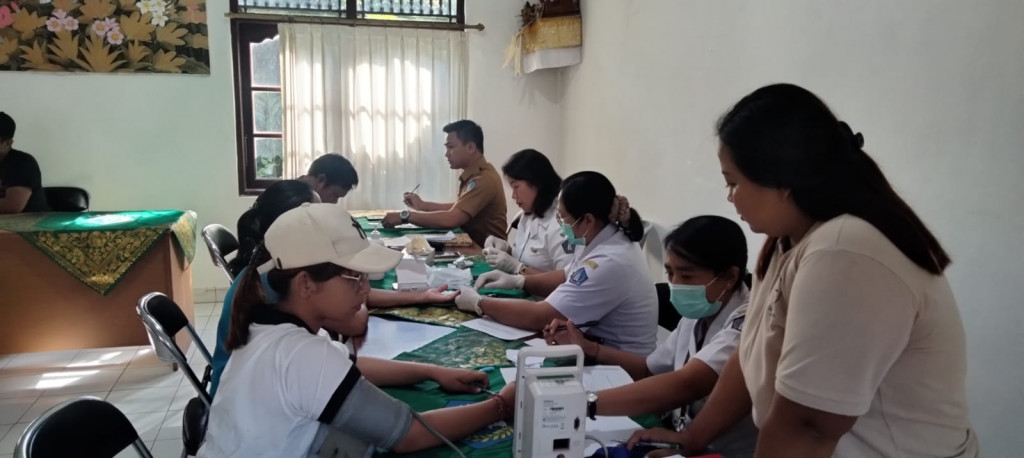 PELAKSANAAN KEGIATAN PEMERIKSAAN PENYAKIT TIDAK MENULAR (PTM) DI KANTOR DESA PERERENAN